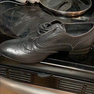 Saddle shoes